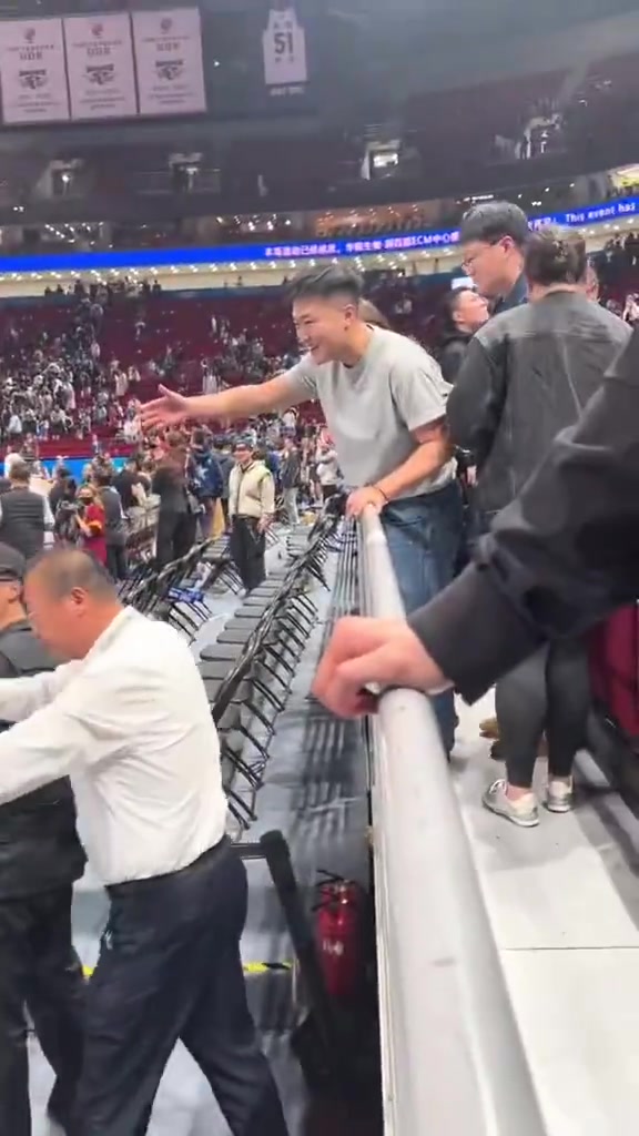 开云体育平台-记者：李添荣这起冲突和北京队没啥关系 就是现场安保的态度问题